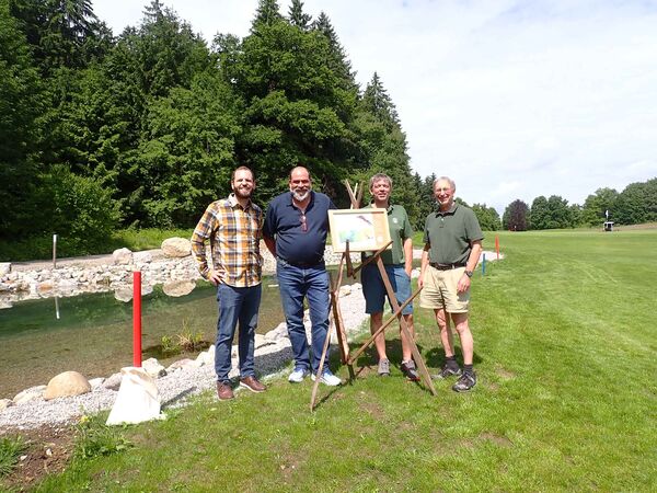 Carl-Christian Wippermann (links) mit den Partnern vom Golfclub Chieming e.V.