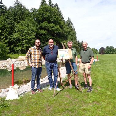 Carl-Christian Wippermann (links) mit den Partnern vom Golfclub Chieming e.V.