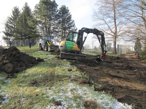 Bagger im Einsatz am "Monte Scherbelino" in Ravensburg. Foto: Michael Müller Bagger im Einsatz am "Monte Scherbelino" in Ravensburg. Foto: Michael Müller