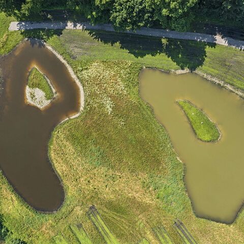 Zwei Weiher aus der Vogelperspektive