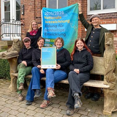 Das Umweltbildungsteam Gut Herbigshagen der Heinz Sielmann Stiftung freut sich über die Auszeichnung.